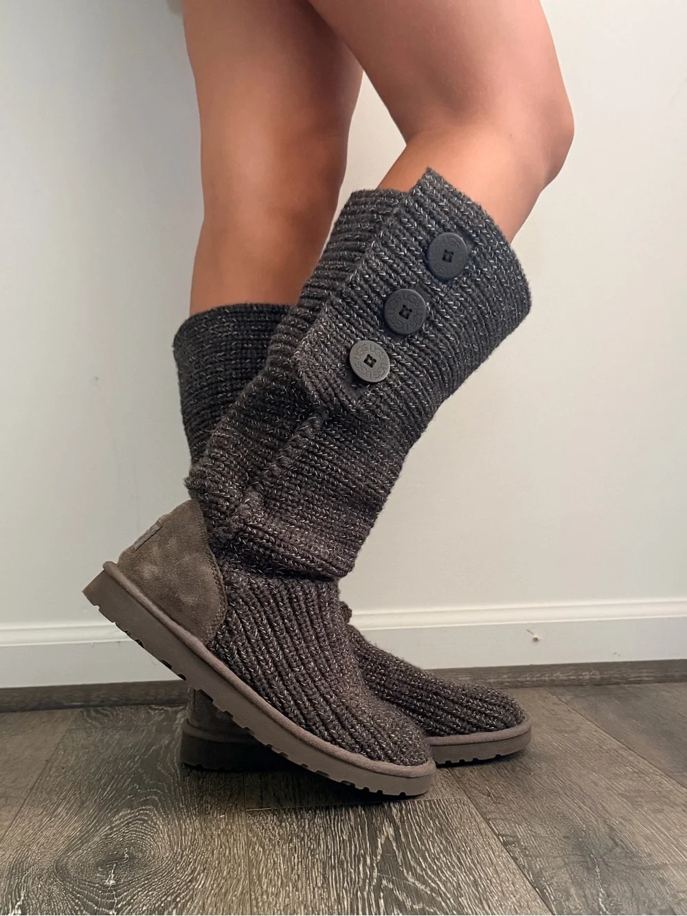 Ugg Classic Cardy Boot Sweater Cozy Mid-Calf Knit Button Boots - Gray size 9